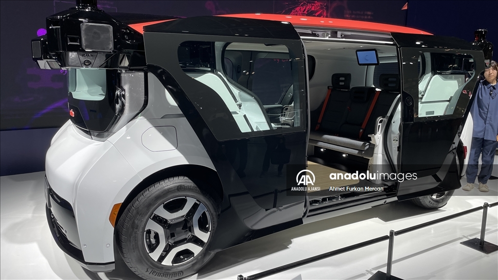 Japonya'da "Mobility Show" yeni nesil elektrikli araçlar, uçan arabalar ve robotlara ev sahipliği yapıyor