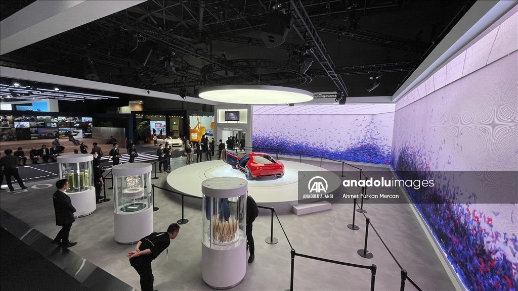 Japonya'da "Mobility Show" yeni nesil elektrikli araçlar, uçan arabalar ve robotlara ev sahipliği yapıyor