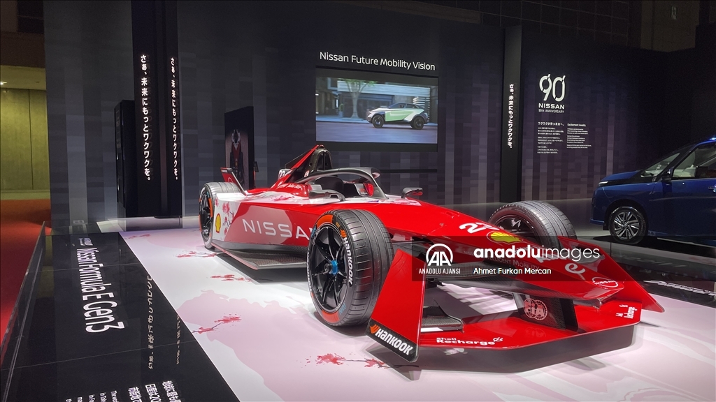 Japonya'da "Mobility Show" yeni nesil elektrikli araçlar, uçan arabalar ve robotlara ev sahipliği yapıyor