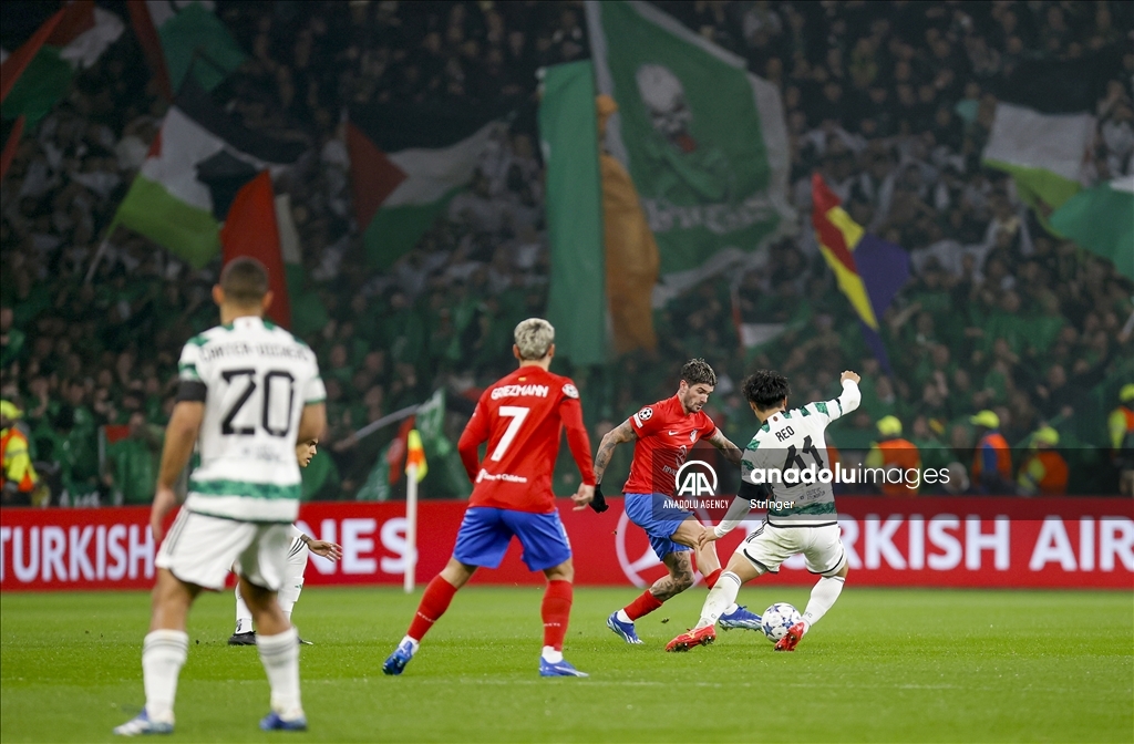 جماهير "سيلتيك" ترفع أعلام فلسطين في مباراة بدوري أبطال أوروبا