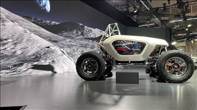 Japonya'da "Mobility Show" yeni nesil elektrikli araçlar, uçan arabalar ve robotlara ev sahipliği yapıyor