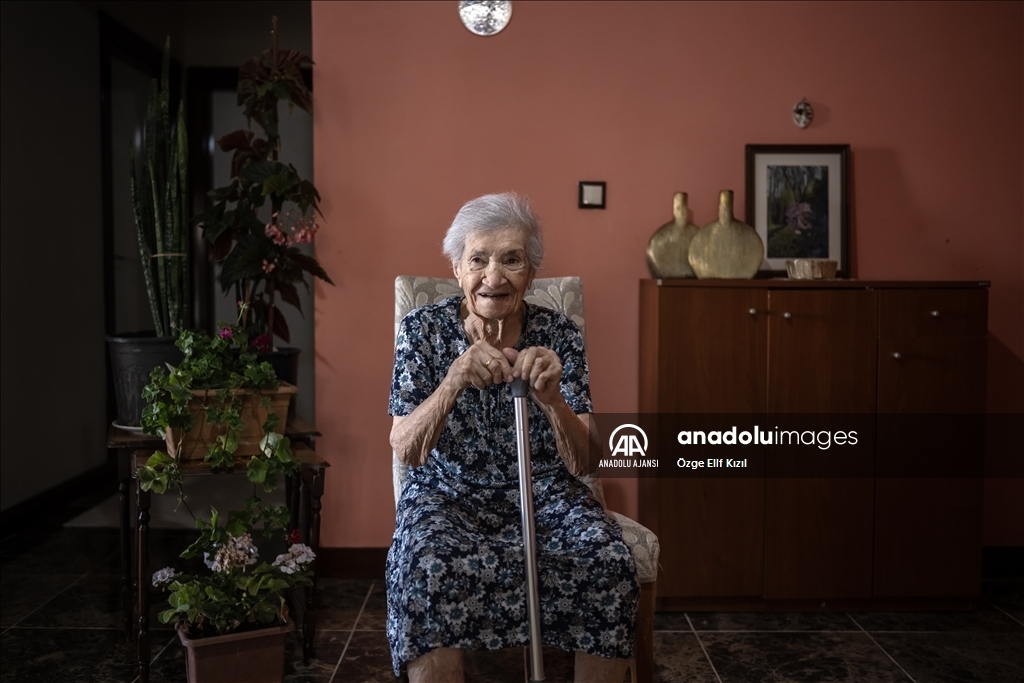 AA ekibi, Cumhuriyet'in asırlık tanığı 10 kadını fotoğrafladı