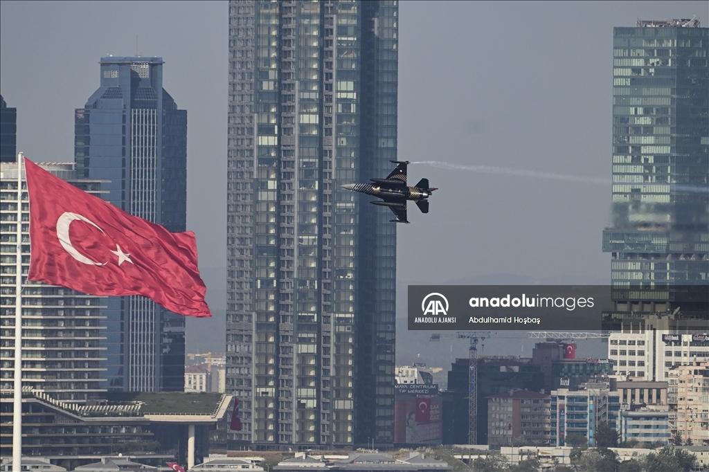 Türk Yıldızları, SOLOTÜRK, F-16 ve F-4E jetleri İstanbul Boğazı'nda prova yaptı