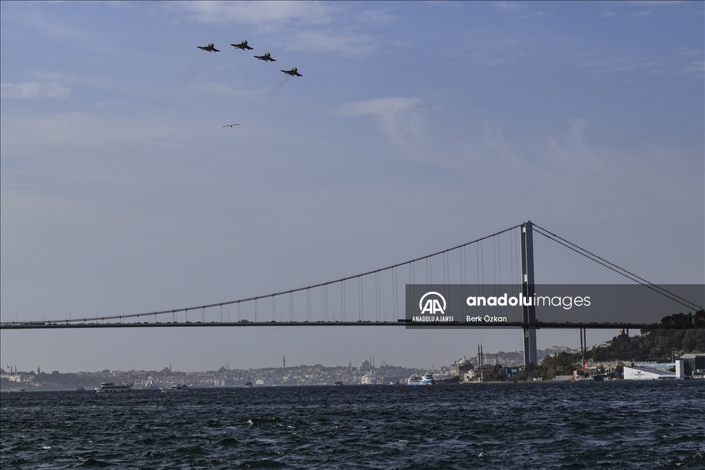 Türk Yıldızları, SOLOTÜRK, F-16 ve F-4E jetleri İstanbul Boğazı'nda prova yaptı