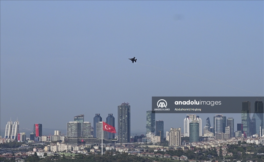 Türk Yıldızları, SOLOTÜRK, F-16 ve F-4E jetleri İstanbul Boğazı'nda prova yaptı