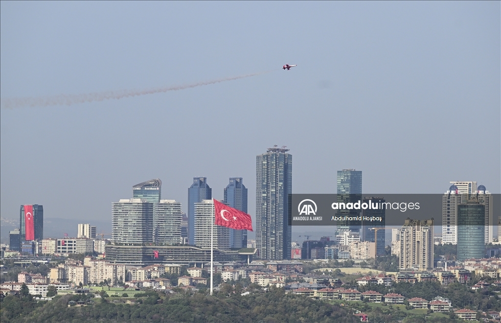Türk Yıldızları, SOLOTÜRK, F-16 ve F-4E jetleri İstanbul Boğazı'nda prova yaptı