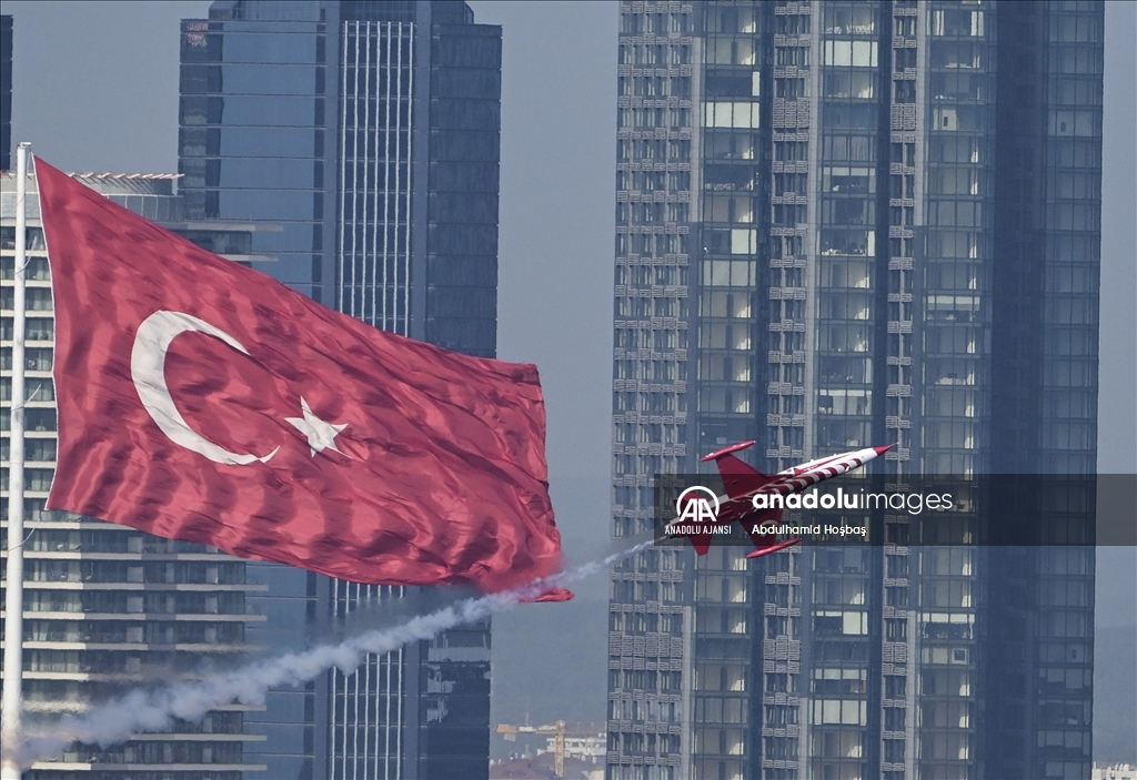 Türk Yıldızları, SOLOTÜRK, F-16 ve F-4E jetleri İstanbul Boğazı'nda prova yaptı