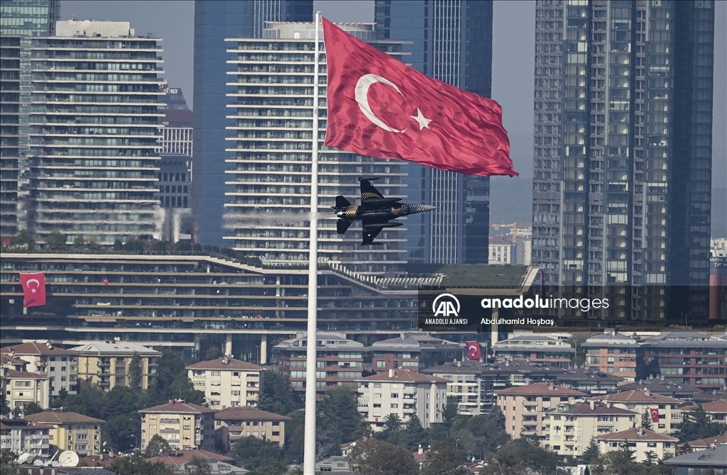 Türk Yıldızları, SOLOTÜRK, F-16 ve F-4E jetleri İstanbul Boğazı'nda prova yaptı