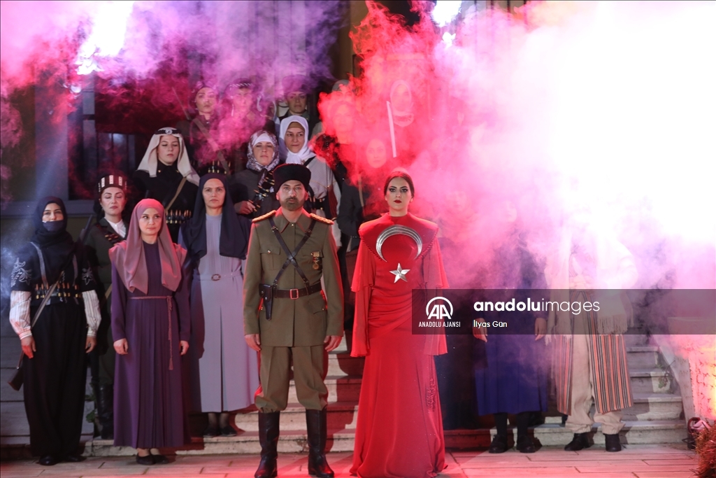 Milli Mücadele'nin kadın kahramanlarının giydiği kıyafetler yeniden tasarlandı