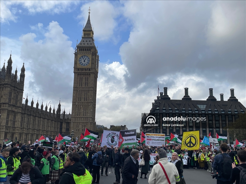 Londra'da Filistin'e destek gösterisi düzenlendi