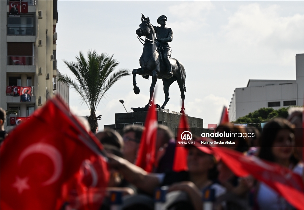 İzmir'de Cumhuriyet'in 100. yıl dönümü kutlamaları