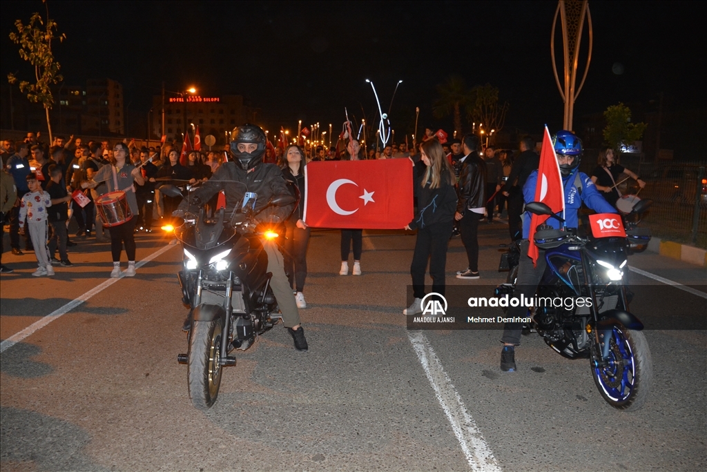 Şırnak’ta 300 Metrelik Bayrakla Fener Alayı Yürüyüşü