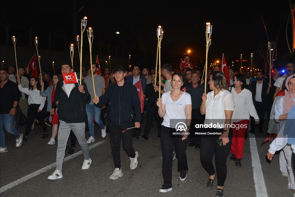 Şırnak’ta 300 Metrelik Bayrakla Fener Alayı Yürüyüşü