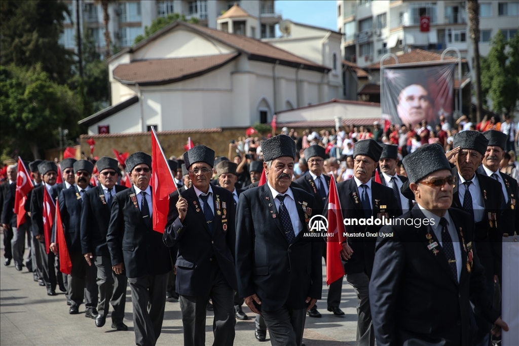 Mersin'de Cumhuriyet'in 100. yılı kutlanıyor