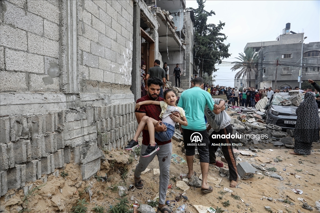 İsrail ordusunun Gazze'ye yönelik yoğun bombardımanı devam ediyor