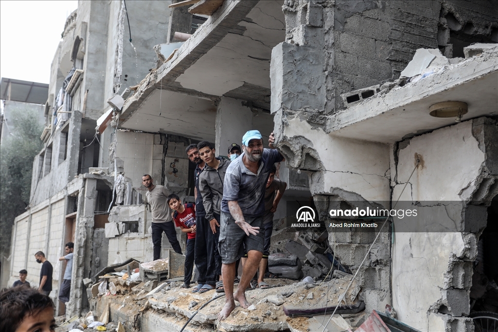 İsrail ordusunun Gazze'ye yönelik yoğun bombardımanı devam ediyor