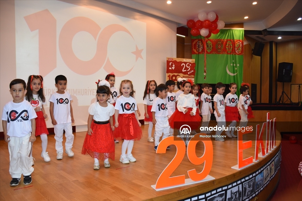 Aşkabat'ta Türkmen-Türk okulu, Cumhuriyet'in 100. yılı için program düzenledi
