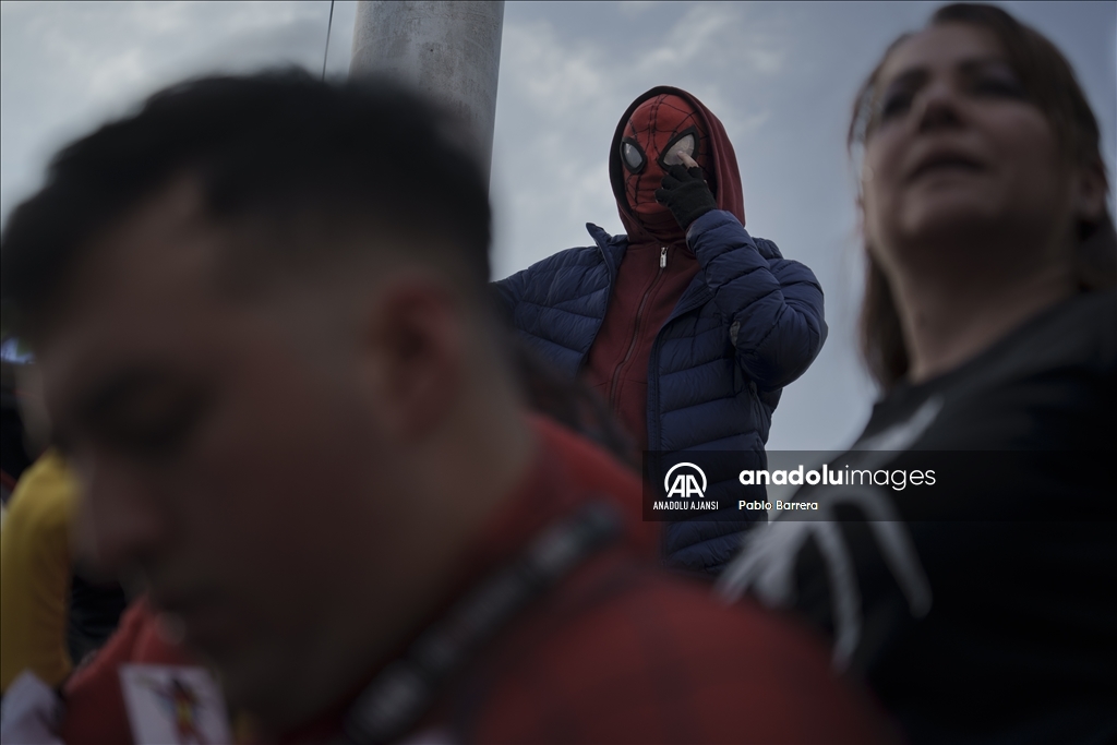 Arjantin'de 'Örümcek Adam' kostümü giyen çok sayıda kişi dünya rekoru için toplandı