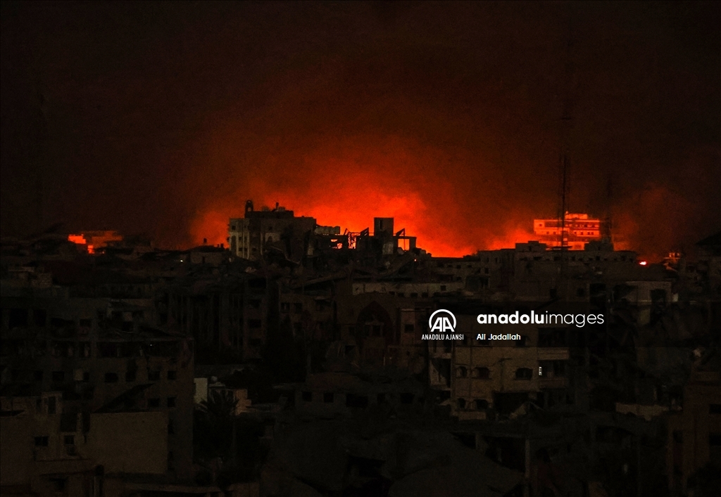 İsrail ordusunun Gazze'ye yönelik yoğun bombardımanı devam ediyor