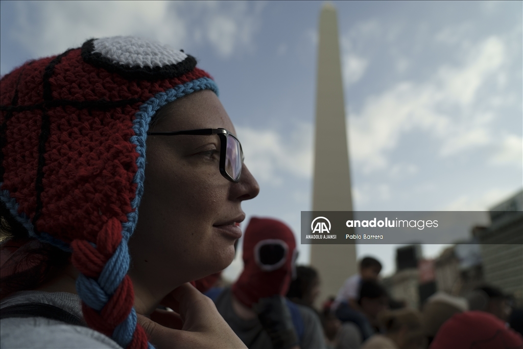 Arjantin'de 'Örümcek Adam' kostümü giyen çok sayıda kişi dünya rekoru için toplandı