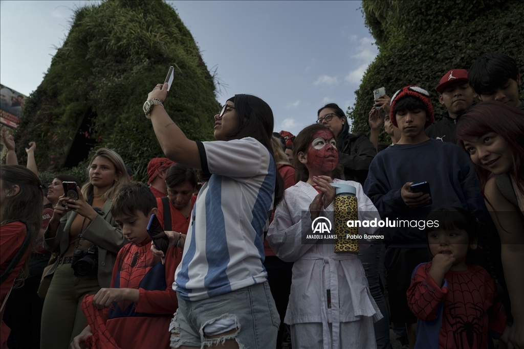 Arjantin'de 'Örümcek Adam' kostümü giyen çok sayıda kişi dünya rekoru için toplandı