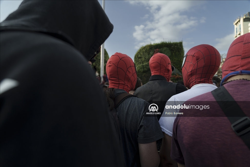 Arjantin'de 'Örümcek Adam' kostümü giyen çok sayıda kişi dünya rekoru için toplandı