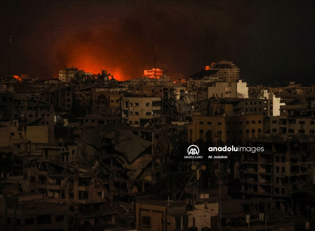 İsrail ordusunun Gazze'ye yönelik yoğun bombardımanı devam ediyor