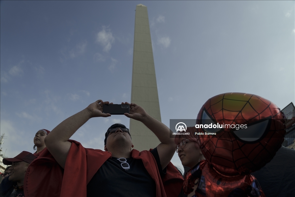 Arjantin'de 'Örümcek Adam' kostümü giyen çok sayıda kişi dünya rekoru için toplandı