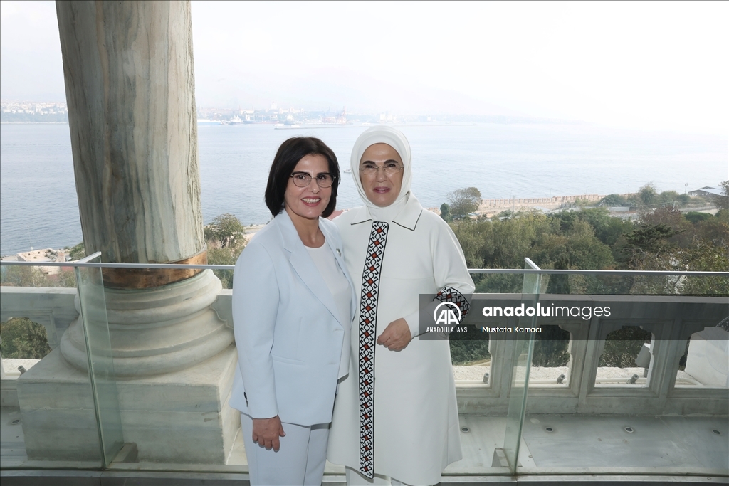 Emine Erdoğan, devlet başkanlarının eşleriyle Topkapı Sarayı'nı gezdi