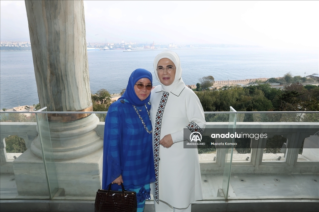 Emine Erdoğan, devlet başkanlarının eşleriyle Topkapı Sarayı'nı gezdi