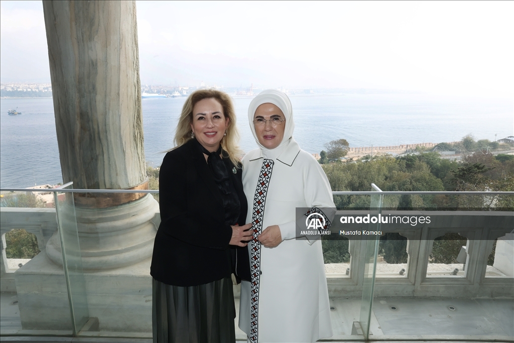 Emine Erdoğan, devlet başkanlarının eşleriyle Topkapı Sarayı'nı gezdi