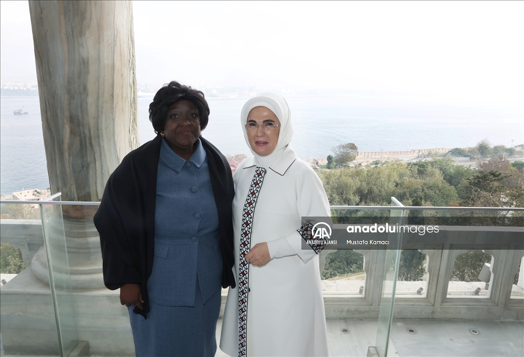 Emine Erdoğan, devlet başkanlarının eşleriyle Topkapı Sarayı'nı gezdi