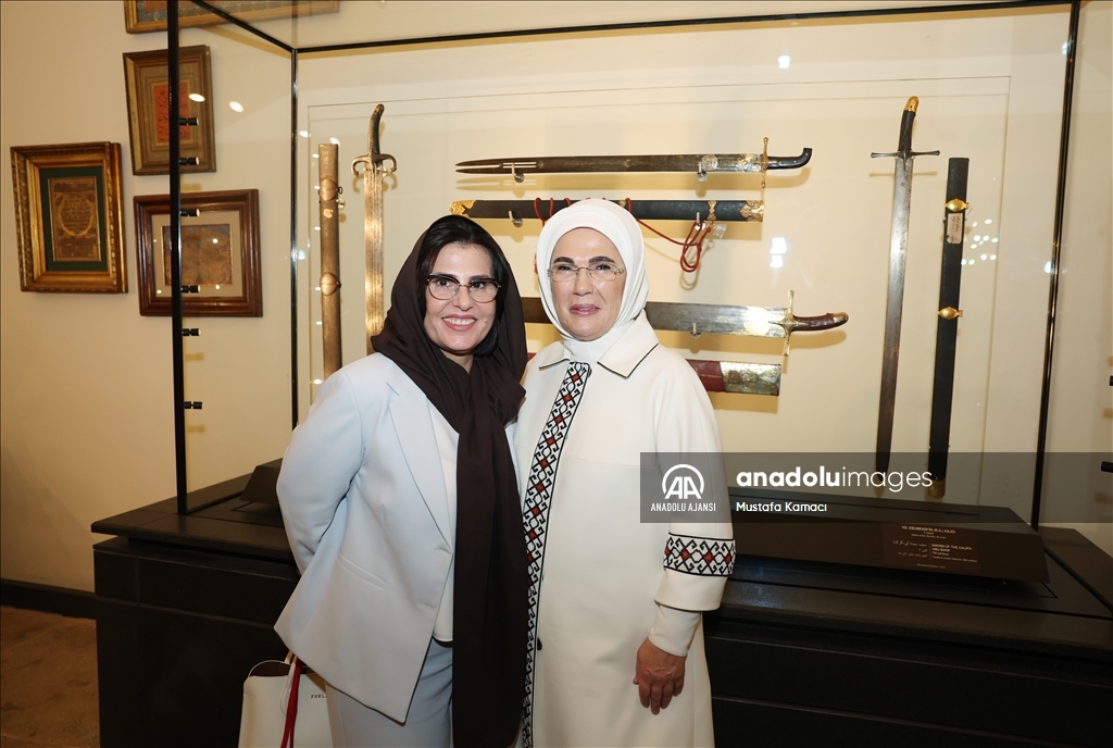 Emine Erdoğan, devlet başkanlarının eşleriyle Topkapı Sarayı'nı gezdi