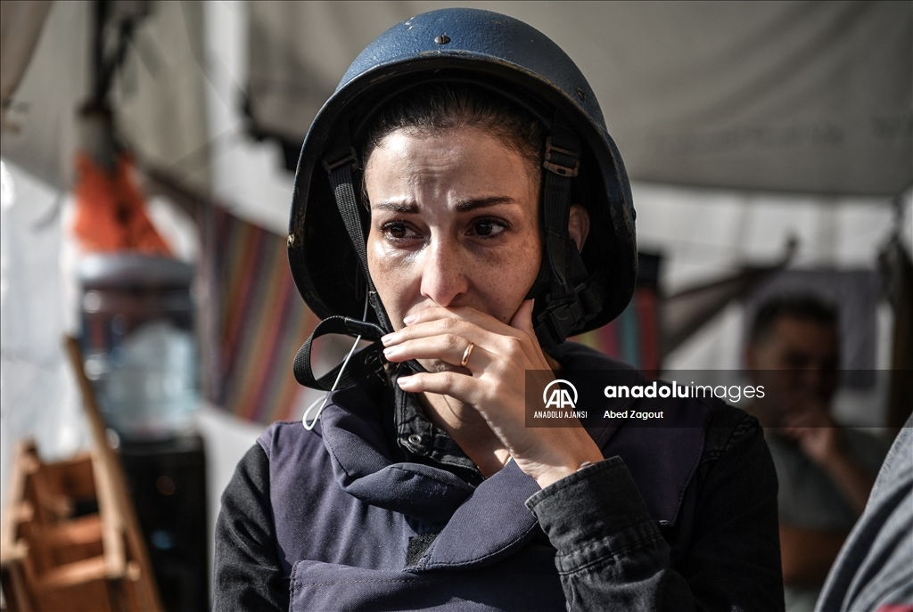 İsrail saldırılarında öldürülen Filistin TV muhabiri Ebu Hatab'ın cenaze töreni