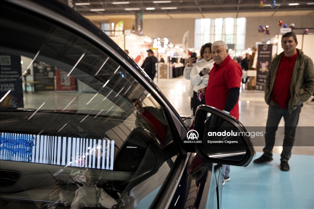 Türkiye'nin yerli otomobili Togg Fransa'da sergileniyor