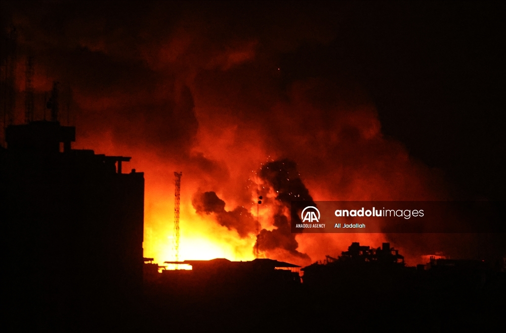 Израиль продолжает наносить удары по сектору Газа