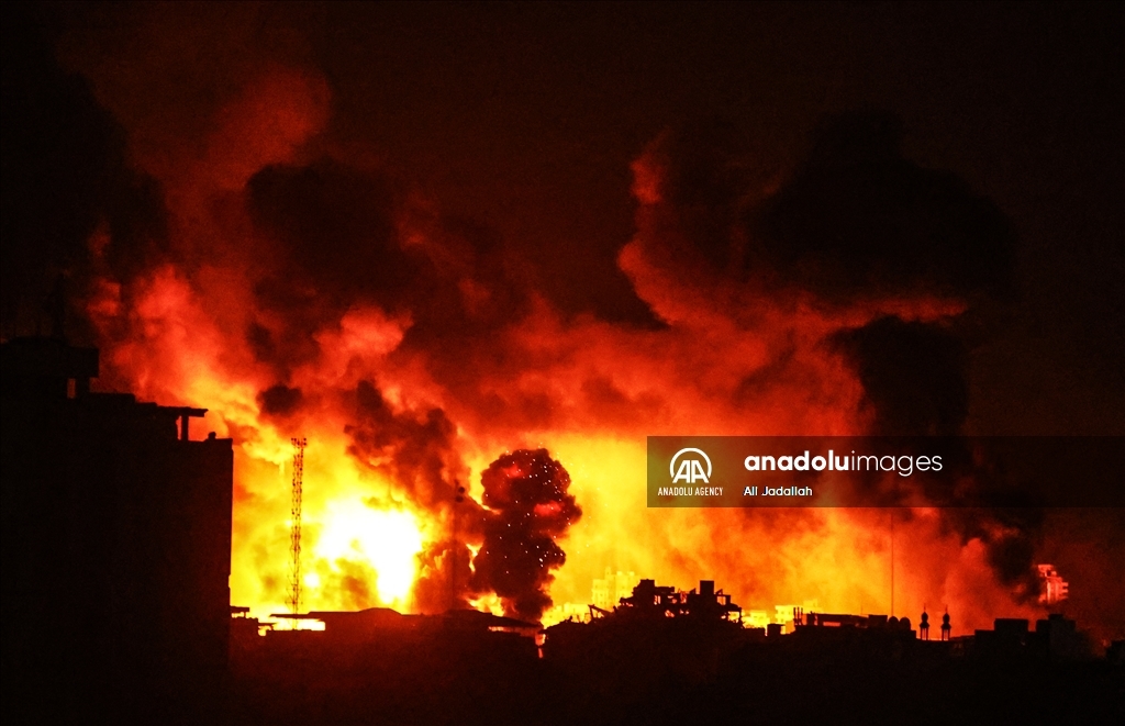 Израиль продолжает наносить удары по сектору Газа