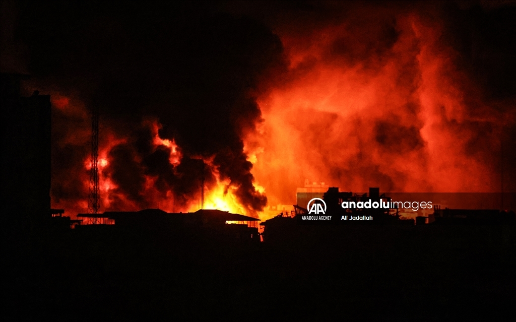 Израиль продолжает наносить удары по сектору Газа