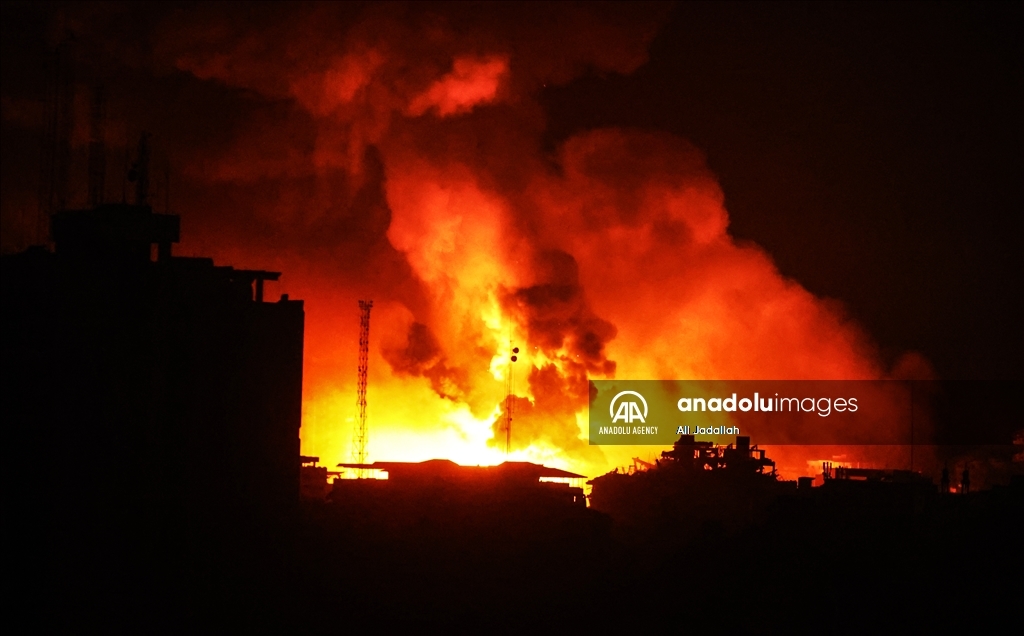 Израиль продолжает наносить удары по сектору Газа