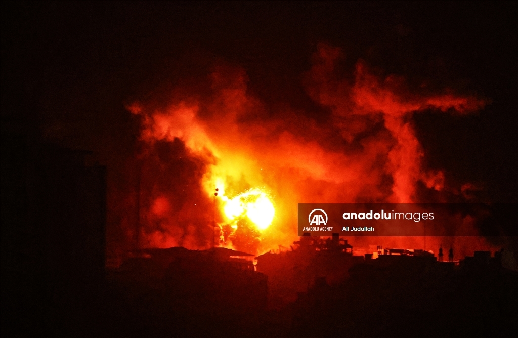 Израиль продолжает наносить удары по сектору Газа