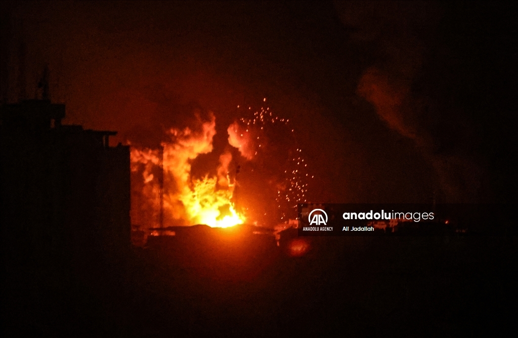 Израиль продолжает наносить удары по сектору Газа