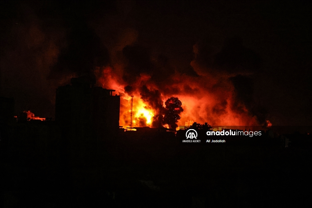 Израиль продолжает наносить удары по сектору Газа