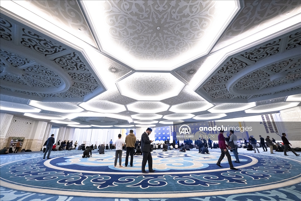 Orta Asya'nın en büyük camisi: Büyük Nur Sultan Camisi