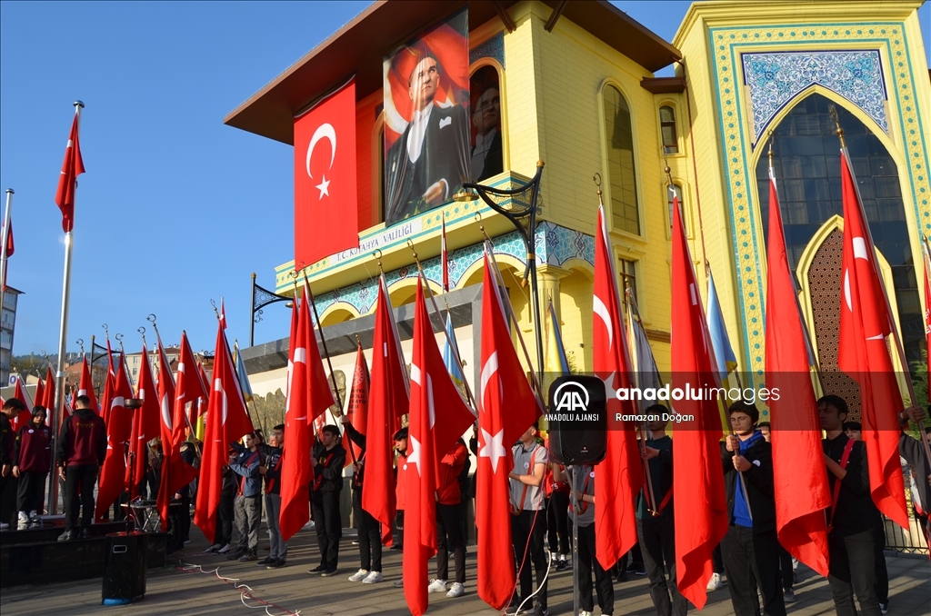 Büyük Önder Atatürk'ü anıyoruz