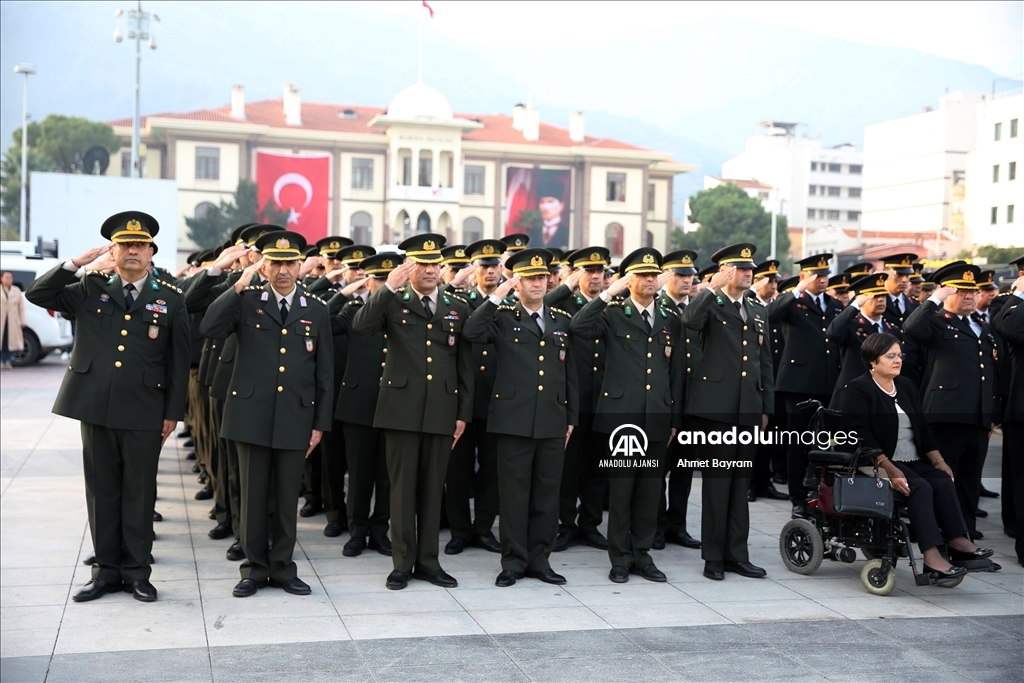 Büyük Önder Atatürk'ü anıyoruz