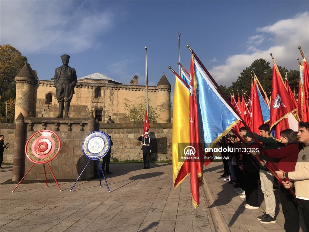 Büyük Önder Atatürk'ü anıyoruz