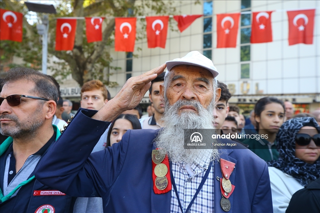 Büyük Önder Atatürk'ü anıyoruz