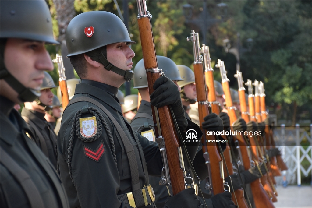 Büyük Önder Atatürk'ü anıyoruz