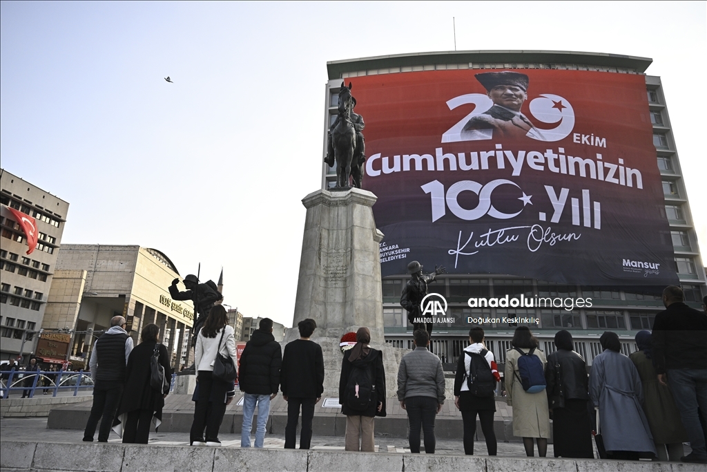 Büyük Önder Atatürk'ü anıyoruz