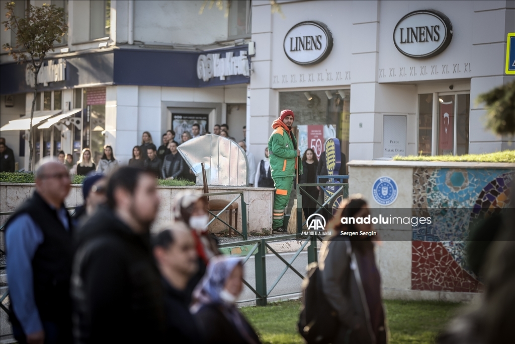 Büyük Önder Atatürk'ü anıyoruz